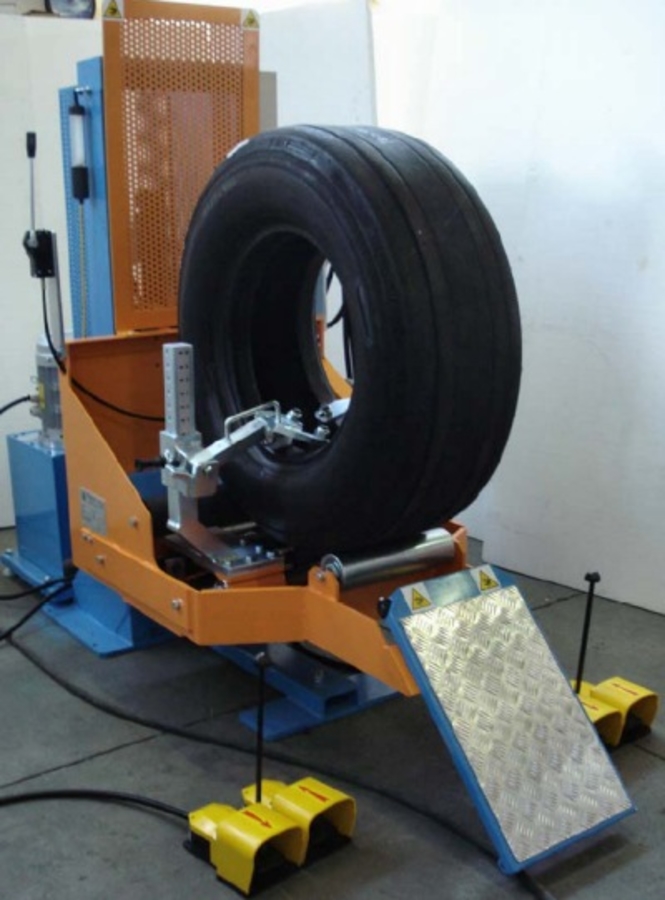 VERTICAL INSPECTION SPREADER - AVIO for aircraft tyres